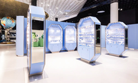 Vente en gros bijouterie personnalisée vitrine métal doré acier inoxydable boutique de détail présentoir à bijoux en or