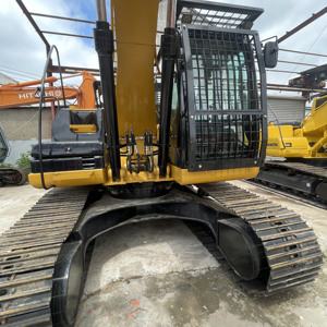 Excavatrice sur chenilles hydraulique Caterpillar d'occasion CAT 320D2L, 20 tonnes, matériel de construction - Product Image 1