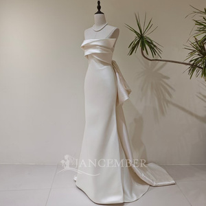 Vestidos de Novia Sirena Ajustados de Satén Color Marfil con Cuello Barco y Lazo, Estilo Boho LY104 - Product Image 1