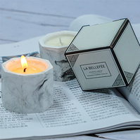 Bougie à cire de soja, pot en marbre et en pierre d'huile aromatique de luxe avec un superbe emballage