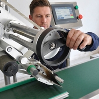 Machine d'étiquetage de feuilles plates de haute précision pour manuels électroniques, entraînement par servomoteur, fabricant professionnel