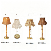Lampe de table sans fil unique en rotin naturel avec abat-jour festonné à piles, décoration de maison de style campagnard, couvercle en jacinthe d'eau