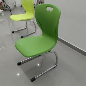 Chaise d'école en plastique empilable jaune-vert pour enfant et étudiant, design contemporain - Product Image 3