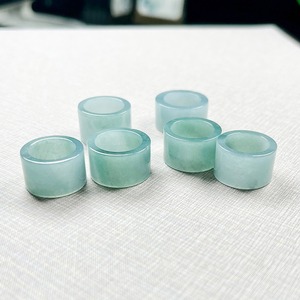 Anel de Jadeíta Natural A-grade com Pingente de Anel de Corrida em Água Azul com Base de Gelo, Joia Vestível - Product Image 2