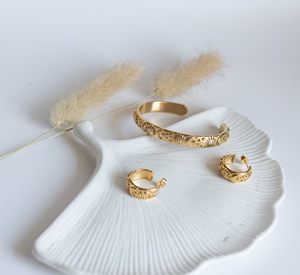 18K mạ vàng <span class=keywords><strong>Bangle</strong></span> Cuff Vòng đeo tay cho phụ nữ, mặt trăng sao mặt trời kết cấu <span class=keywords><strong>Bangle</strong></span>, không thấm nước và xỉn màu miễn phí đồ trang sức - Product Image 3