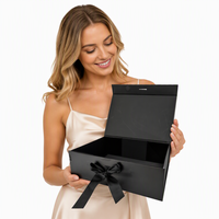 Boîte en papier pliable de luxe personnalisée recyclable pour vêtements, grande boîte cadeau avec poignée en ruban magnétique