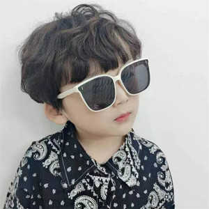 Gafas de sol para niños, rectangulares, con montura completa, protección solar UV400, gafas unisex de moda para niños - Product Image 3