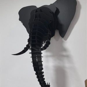 Cabeza De Elefante De Peluche Para Pared – Decoración Suave Y Infantil Para Habitación De Bebé Y Juegos (55x37 Cm)