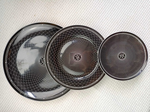 Ensemble de 3 assiettes à dîner en porcelaine noire de style européen, écologiques et compétitives, avec incrustations dorées - Product Image 4