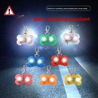 Pendentif lumineux en PVC en forme d'os de luxe, anti-perte, avec étiquette d'identification pour chiens et chats, lumière LED clignotante pour sac à dos d'animal de compagnie