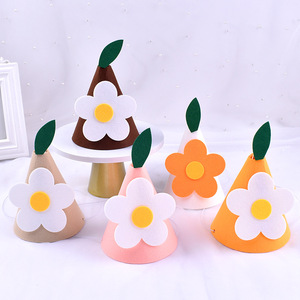 Cappello da festa in feltro di poliestere con piccoli fiori a margherita ispirati al design coreano, decorazione festiva per compleanno di bambini, accessori fotografici per il primo compleanno - Product Image 1