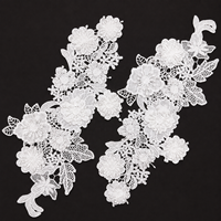 Appliques en dentelle brodées sur mesure, logo personnalisé, fleurs 3D, solubles dans l'eau, pour robes de mariée