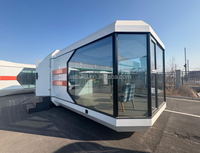 Maison capsule spatiale de haute qualité avec aménagement personnalisé offrant une expérience de visionnement immersive, adaptée aux retraites en cabane de montagne