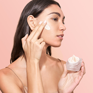 Crema multifunzione 4-in-1 con etichetta privata crema idratante luminosa per la pelle e crema mattutina Primer per tutto il giorno - Product Image 4