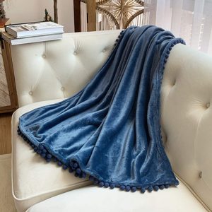 Couverture en flanelle adaptée au canapé et au lit confortable d'origine avec frange à pompons - Product Image 6