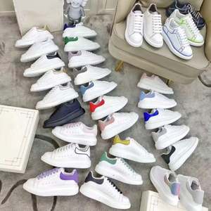รองเท้าผ้าใบสีขาวสุดฮิต รุ่นใหม่สำหรับฤดูใบไม้ผลิและฤดูใบไม้ร่วง พื้นหนานุ่มเสริมส้นด้านใน หนังแท้ ดีไซน์เนอร์ รองเท้าลำลองสำหรับคู่รัก - Product Image 2