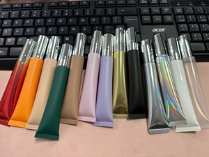 Kemasan Tabung Lipgloss Kosmetik Plastik PE Custom, Kosong, untuk Minyak Bibir, Krim Mata, dengan Aplikator Logam Zinc Alloy - Product Image 3