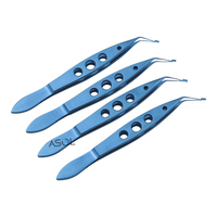 Instrument chirurgical pour la chirurgie oculaire : Pince à noyau à action croisée, à dents crantées et à mâchoires en forme de palette