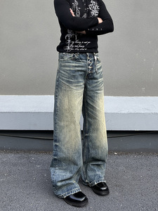 Jean en denim vintage à jambe large, délavé, coupe ample, taille mi-haute, boutonnage frontal, style streetwear - Product Image 2