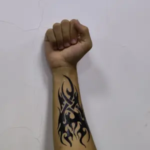 สติกเกอร์รอยสักที่แขนแบบชั่วคราวสีดำที่กำหนดเองกันน้ำและติดทนนาน - Product Image 2