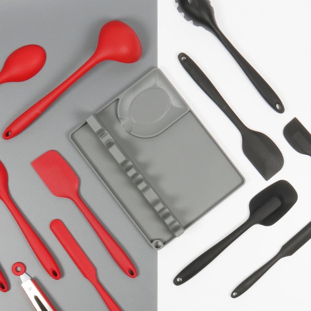 Multi-Functional Silicone Kitchen Utensil Rest Non-Slip Wood and Metal Spoon and Spatula Holder with Pot Clips Heat-Resistant