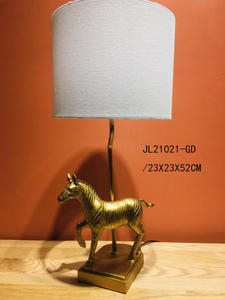 Venta al por mayor personalizada resina Animal decoración Led divertido Animal serie Pavo Real <span class=keywords><strong>jirafa</strong></span> caballo loro lámpara noche Led luz Animal lámpara <span class=keywords><strong>de</strong></span> mesa - Product Image 5