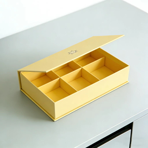 Boîte cadeau rigide à fermeture magnétique personnalisée avec insert en mousse découpée sur mesure pour l'emballage de montres - Product Image 1