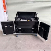 Flight case hydraulique sur mesure pour consoles audio numériques Yamaha DM7EX avec support pour ordinateur portable