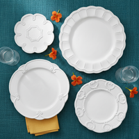Assiettes de présentation de mariage gaufrées en céramique, style dentelle vintage festonnée, vente en gros, pour événements, location et fournitures de traiteur, lot de 4