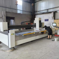 Machine de meulage de pierre CNC de type pont à 5+1 axes avec pompe et boîte de vitesses pour marbre, granit, quartz, comptoirs de cuisine