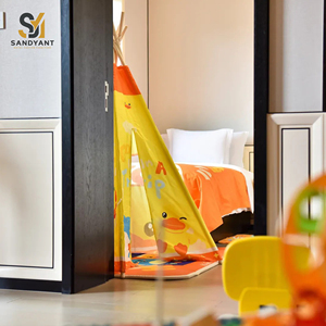 Sofá Curvo con Estructura de Madera para Suite Familiar, Tapizado en Amarillo Brillante, para Habitación de Hotel - Product Image 3