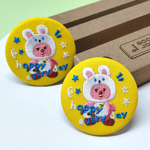 Badge brodé de dessin animé, broche en tissu tissé, bouton pour cadeaux - Product Image 2