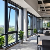 Fenêtre oscillo-battante en aluminium du sol au plafond, triple vitrage Low-E, isolation phonique, anti-effraction, taille sur mesure pour villa de luxe