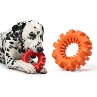 Jouet à mâcher pour chien en caoutchouc robuste en forme de pneu, marque privée OEM, anneau molaire interactif distribuant des friandises pour chiens actifs et pour la vente au détail