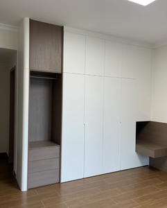 ตู้เสื้อผ้าไม้เมลามีนแบบตั้งได้ทันสมัยสำหรับห้องนอนโรงแรมประตูบานพับคุณลักษณะพับได้สะอาดสำหรับใช้รับประทานอาหาร - Product Image 3