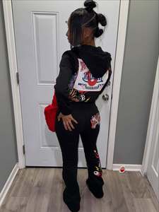 طقم نسائي رياضي أنيق C2535 بتصميم ضيق مطبوع مع قلنسوة وأكمام طويلة وبنطلون - Product Image 5