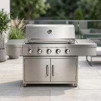 Barbecue au gaz 4 brûleurs BBQ Kingdom en acier inoxydable avec plaque de cuisson en fonte, brûleur latéral, bac à graisse amovible et tables latérales