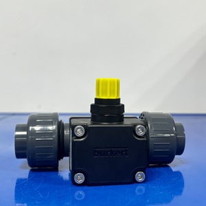 Débitmètre à turbine Burkert DN15 4-20mA pour la mesure des liquides, connexion filetée - Product Image 2