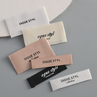 Étiquettes de col personnalisées haute densité, prix d'usine, logo personnalisé, étiquettes tissées pliées en deux haute densité pour vêtements