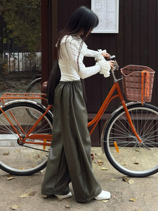 <span class=keywords><strong>Pantalon</strong></span> Harem <span class=keywords><strong>Femme</strong></span> Personnalisé OEM Automne Hiver 2025 Vert Armée <span class=keywords><strong>Simili</strong></span> <span class=keywords><strong>Cuir</strong></span> Cordon de Serrage Jambe Large pour un Style Décontracté et Sans Effort - Product Image 4