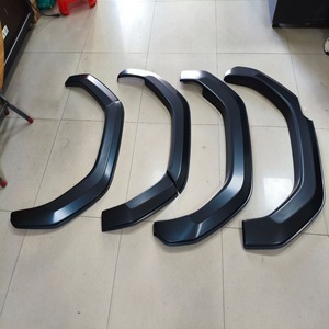 Guardabarros Estilo OEM para Hilux Travo 2026 de 4 Puertas, Ajuste Personalizado, Color Negro - Product Image 2