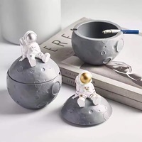 2025 gros résine astronaute cendrier Figurine Statues artisanat Style Sculpture pour bureau à domicile décor bureau ameublement Article