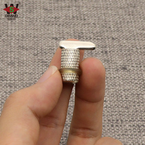 Soporte de Eje Central Disway, Accesorio de Ferretería en Níquel para Fijación de Gabinetes de Madera - Product Image 1