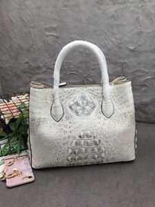 Sac fourre-tout en cuir de crocodile véritable en gros – Sac à main de luxe en cuir de crocodile de créateur |   Sac fourre-tout haut de gamme pour femmes OEM - Product Image 3