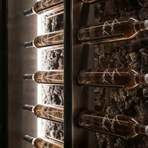 Mobile <span class=keywords><strong>Portabottiglie</strong></span> di Lusso con Illuminazione LED, Ecologico e Moderno, con Sfondo Texturizzato e Telaio in Acciaio Inox per Bar/Cantina - Product Image 4