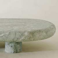 Table basse en marbre vert DH, forme de galet arrondie, dalle épaisse et solide, piédestal à double cylindre, style organique moderne pour salon