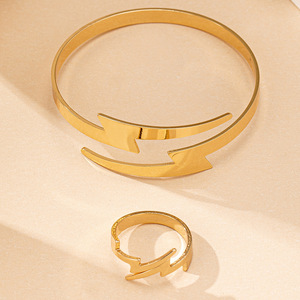 Conjunto de joyería al por mayor Conjunto de anillo de pulsera abierta brillante de oro de moda - Product Image 4