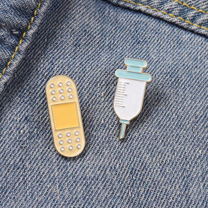 Медико-эмалевые броши в виде шприца - Product Image 3