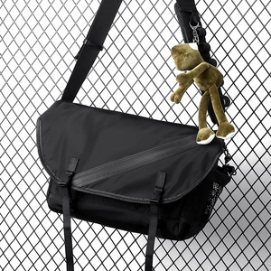 Riñonera Deportiva Cruzada de Moda para Hombre con Logotipo Personalizado, Calidad OEM, Impermeable, de Nailon, Color Sólido, Cierre de Cremallera - Product Image 2