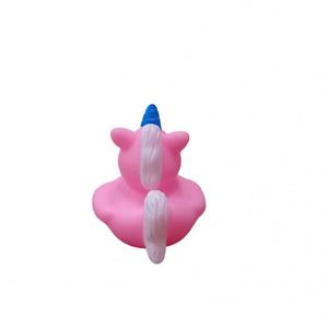Nouveau canard licorne arc-en-ciel en plastique de 2 pouces, décorations de fête, cadeau d'anniversaire, jouet pour le bain et le jeu dans l'eau pour bébé - Product Image 4